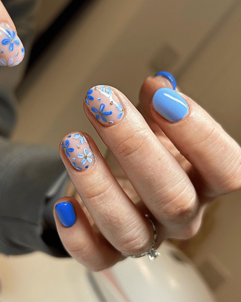 blue flowers manicure 