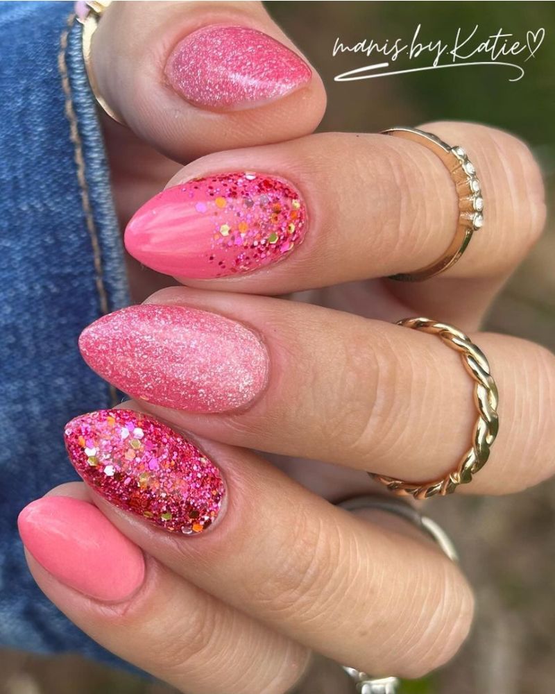 pink sparkly nails
pink nails
pink nails design
