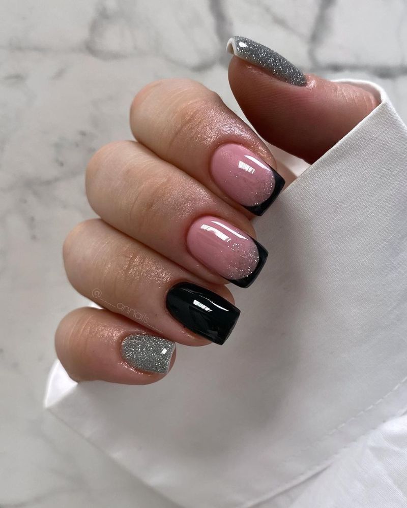 black nails
black nails art
black nail ideas