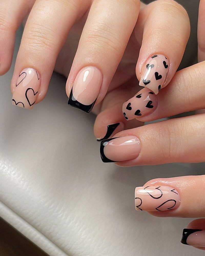 black nails
black nails art
black nail ideas