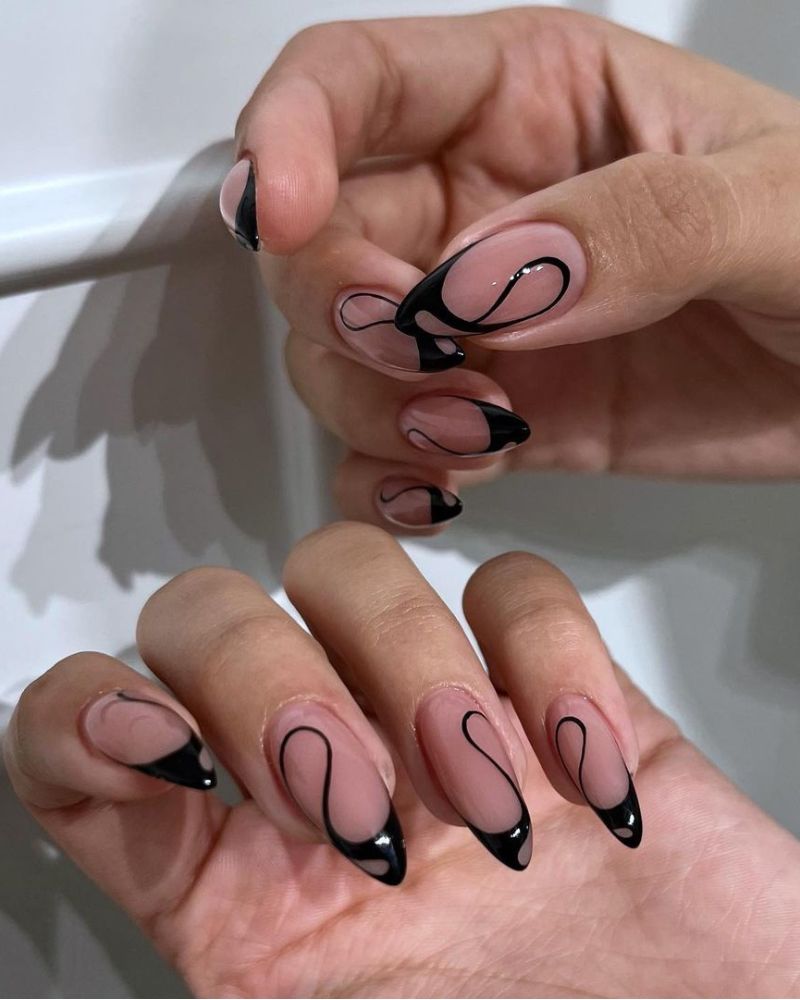 black nails
black nails art
black nail ideas