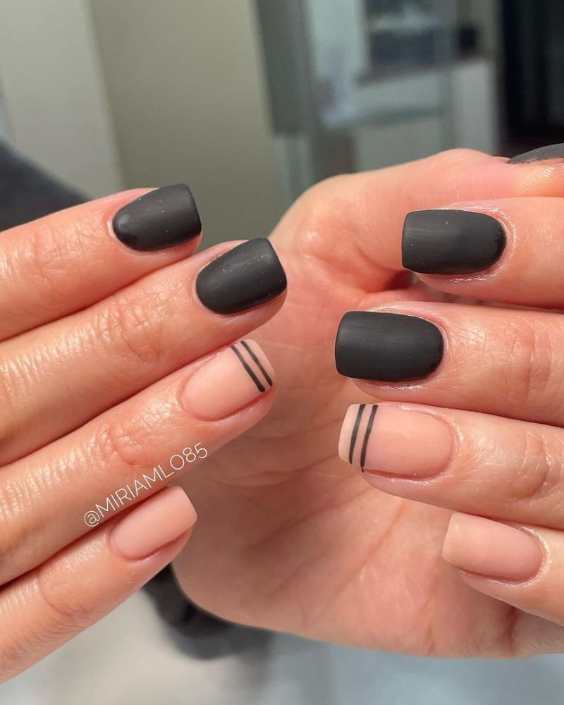 black nails with black lines