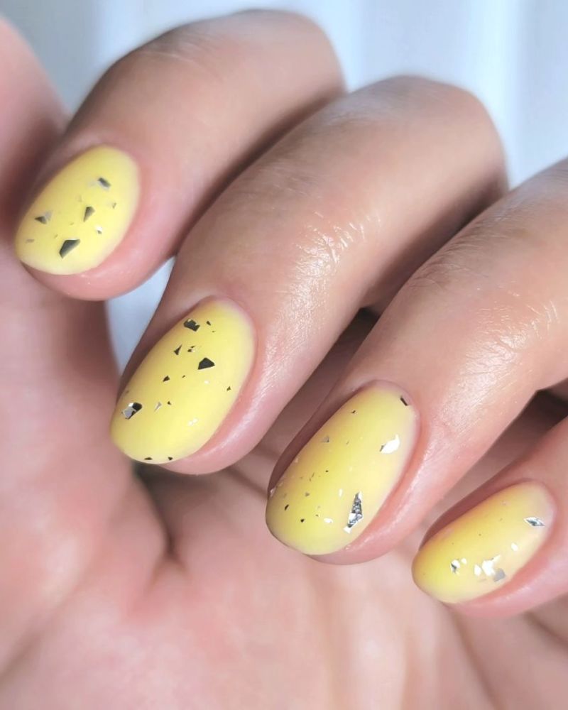 short yellow nails, yellow nails ideas,
pastel yellow nails