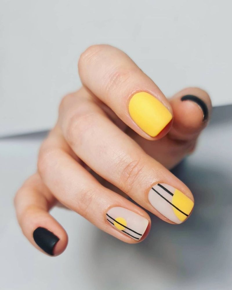 yellow nail designs, yellow nails art
yellow nails polish