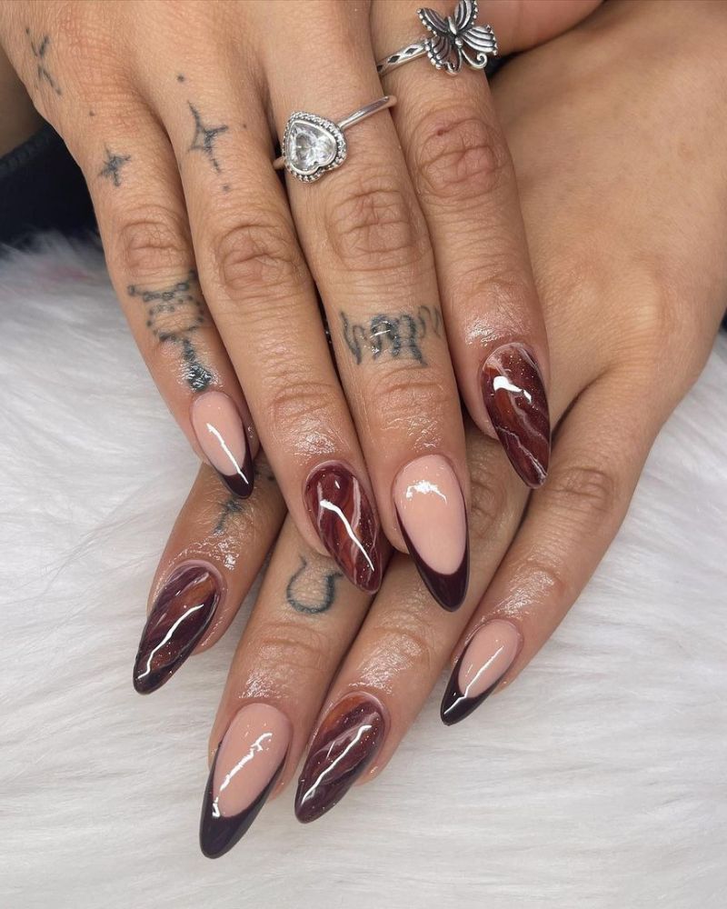 marble nail art in brown, fall nails colors