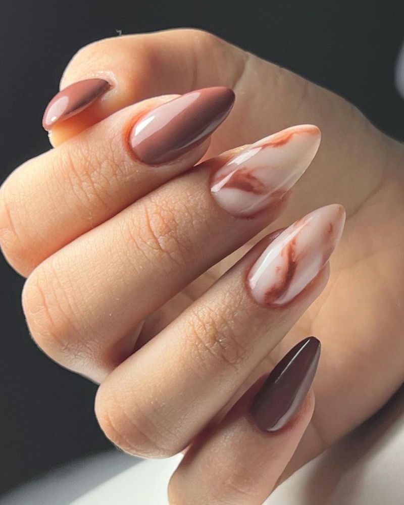 light brown nails, marble design