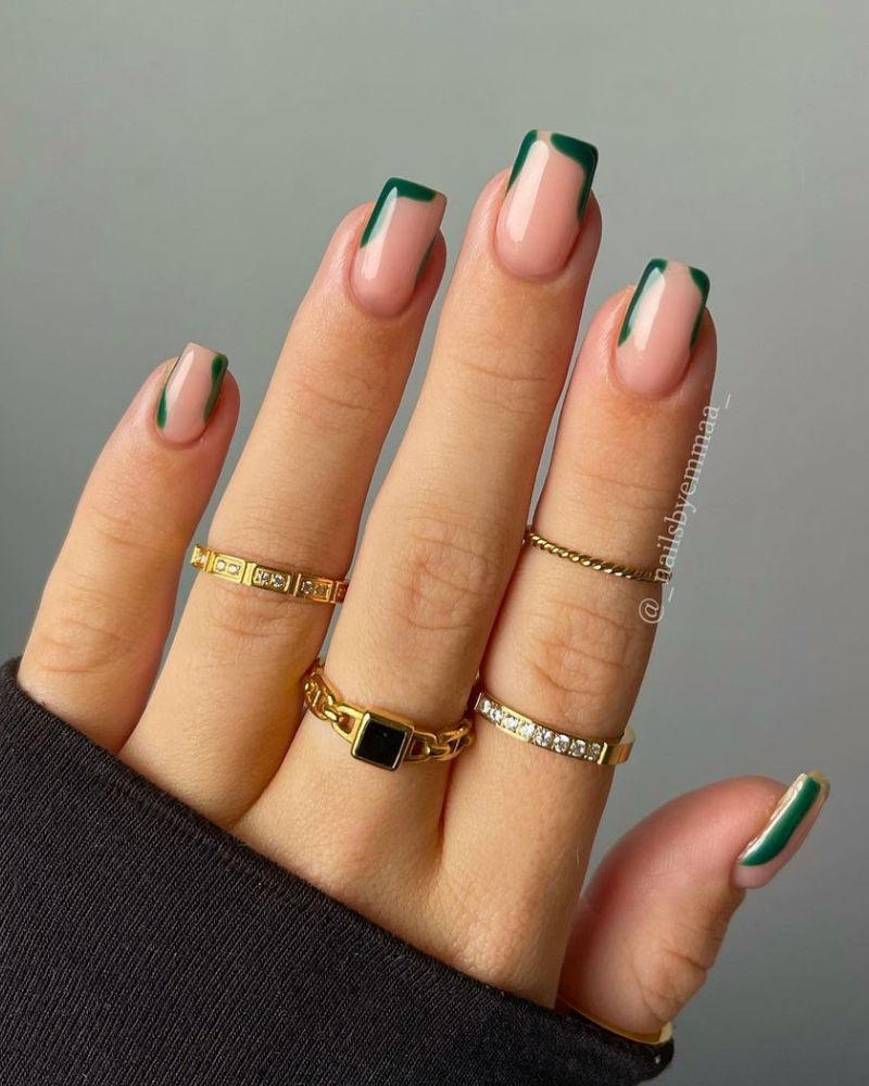 simple and elegant fall nails in emerald green shade