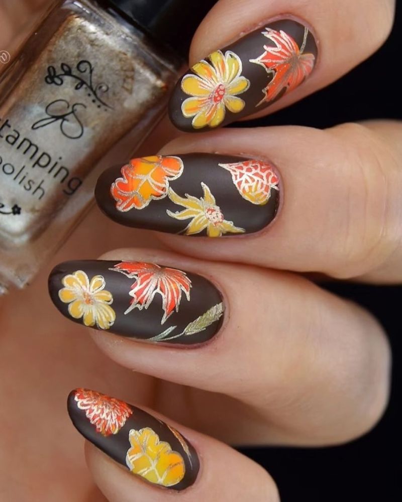 leafes nail art for autumn