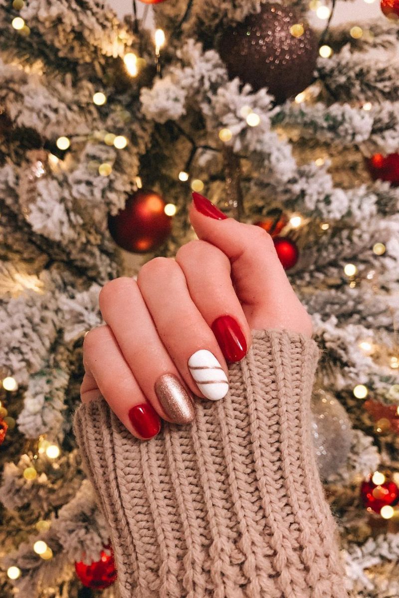 short christmas nails, red and white christmas nails