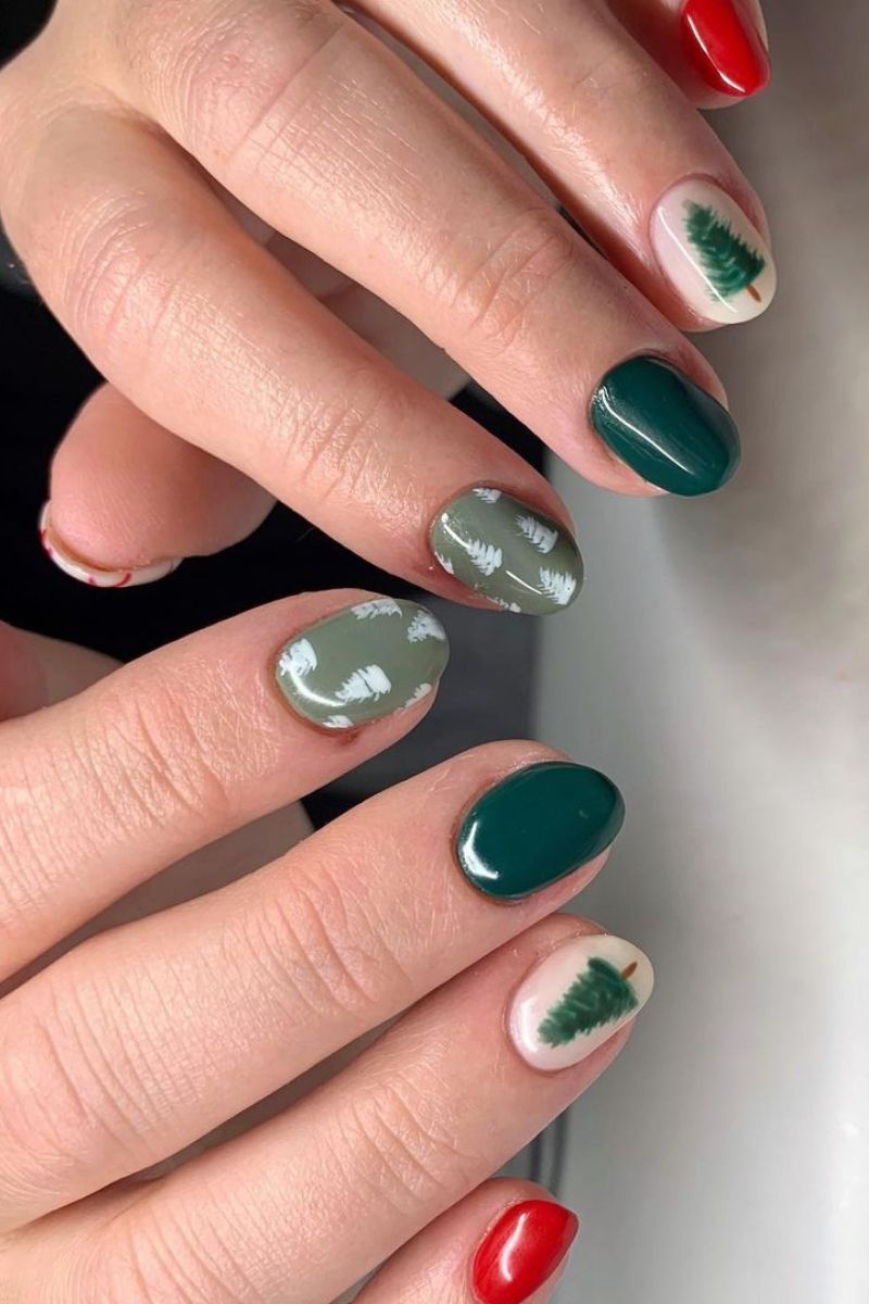 red and green christmas nails