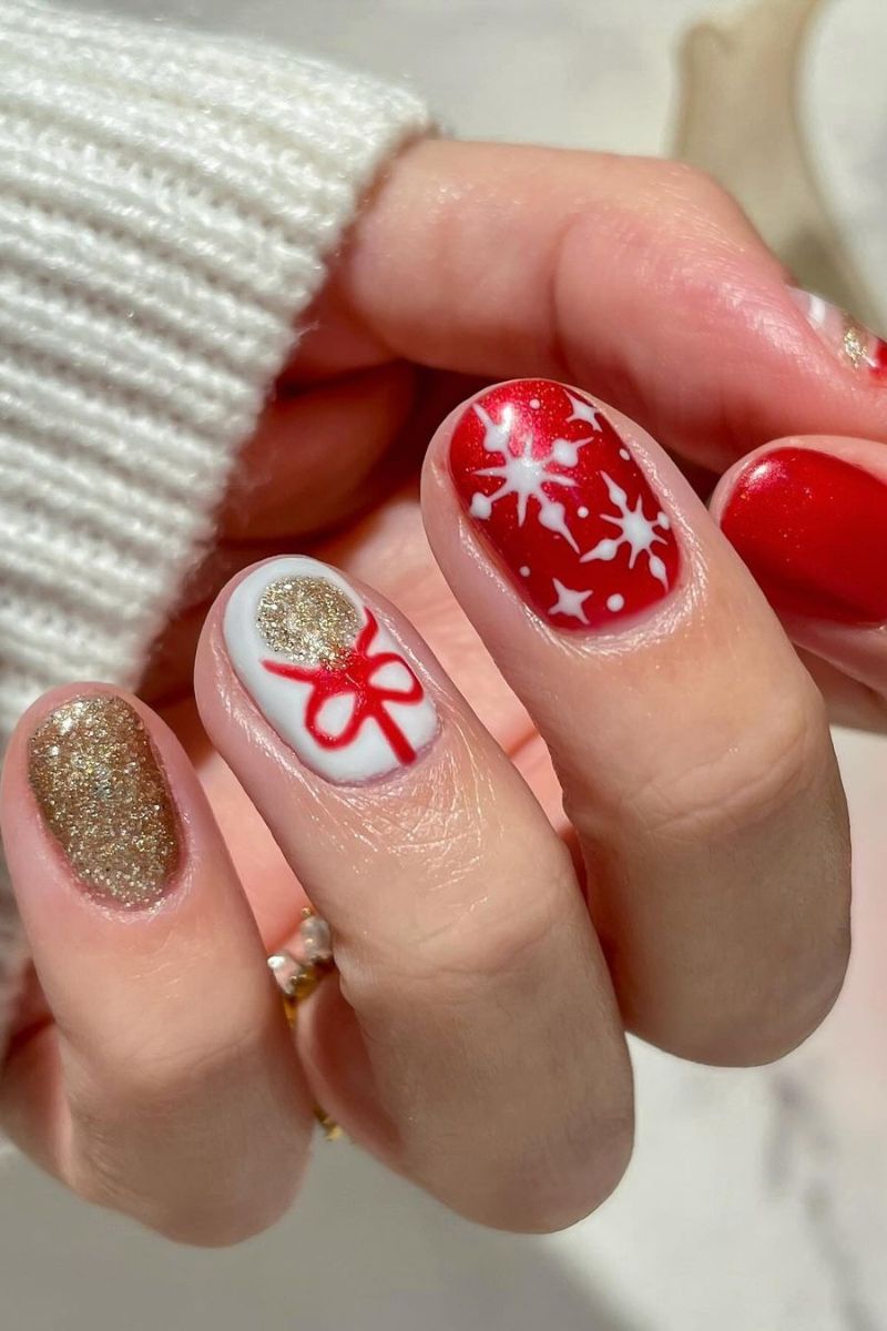festive manicure, christmas nail art, simple christmas nail art
