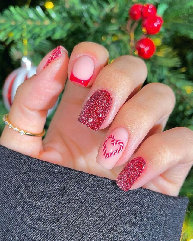 31+ Christmas Nail Glitter Designs to Spark your Festive Spirit