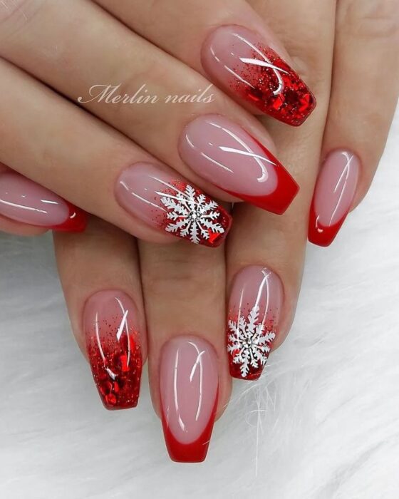 23+ Snowflake Nail Art Ideas for a Winter Wonderland Look - Nails for