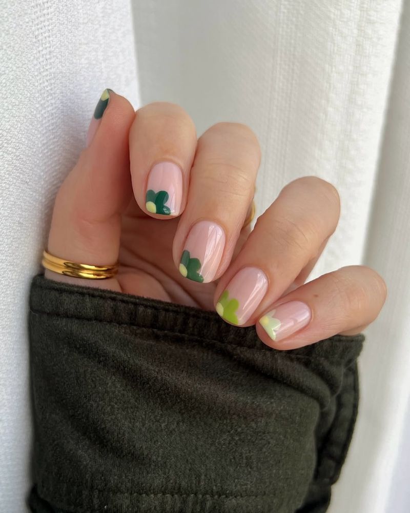 green nails, green nail art, flower nail art