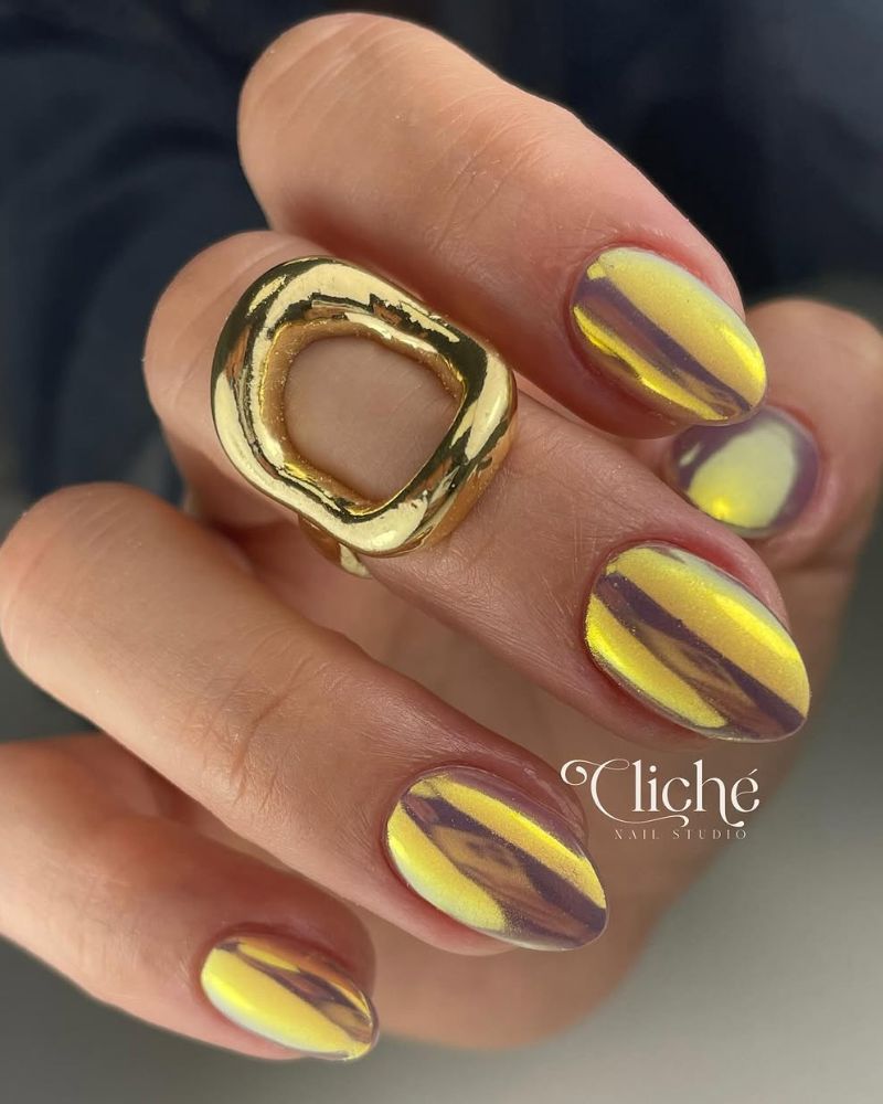 gold chrome nails, short nails