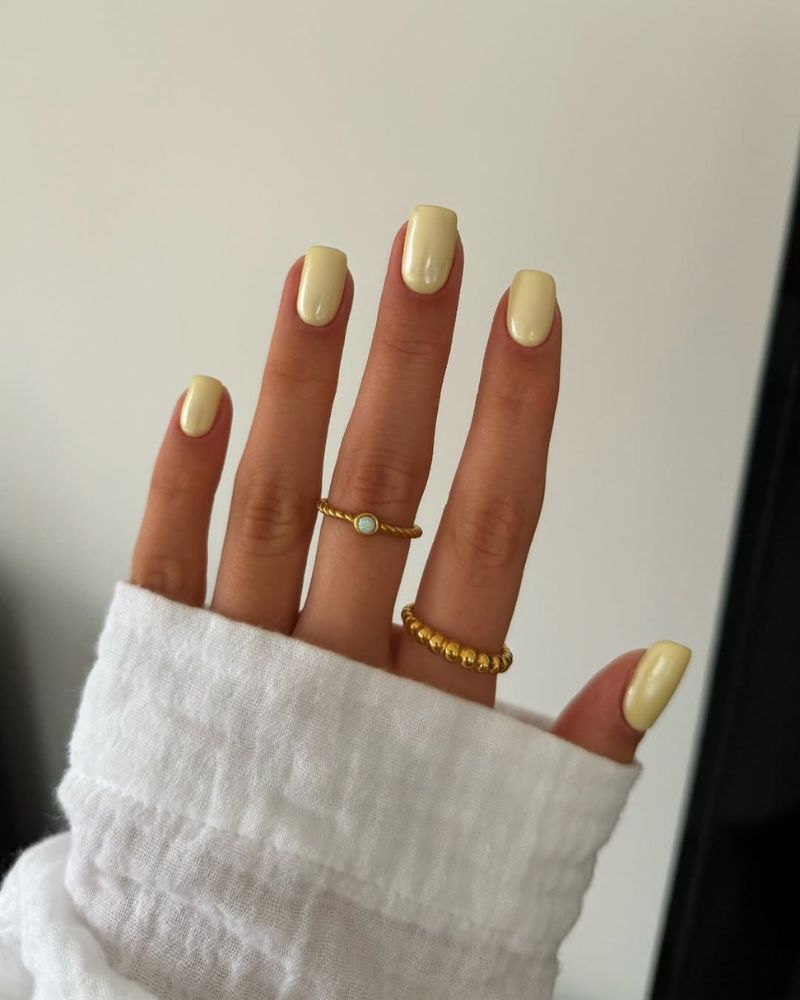 square nails, simple yellow nails, spring nails, summer nails