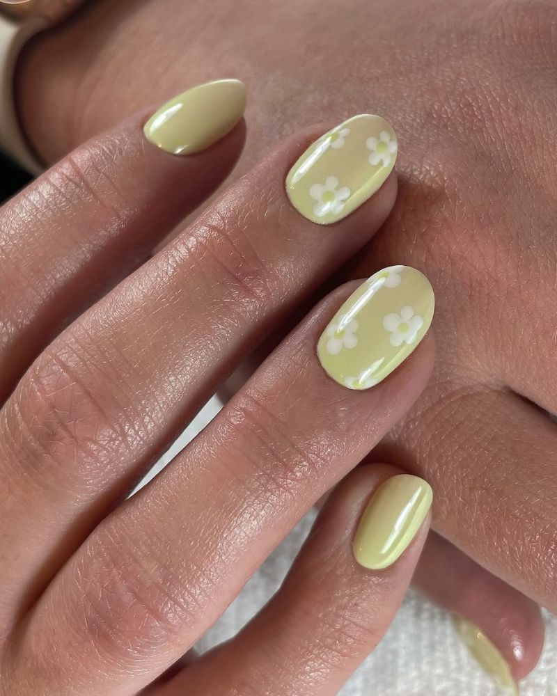 flower nail art, simple nails, yellow nail art