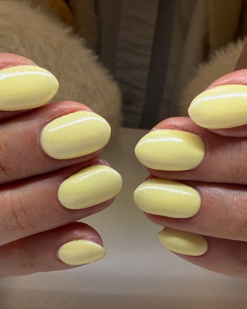 yellow nail design, short nails, spring nails, summer nails