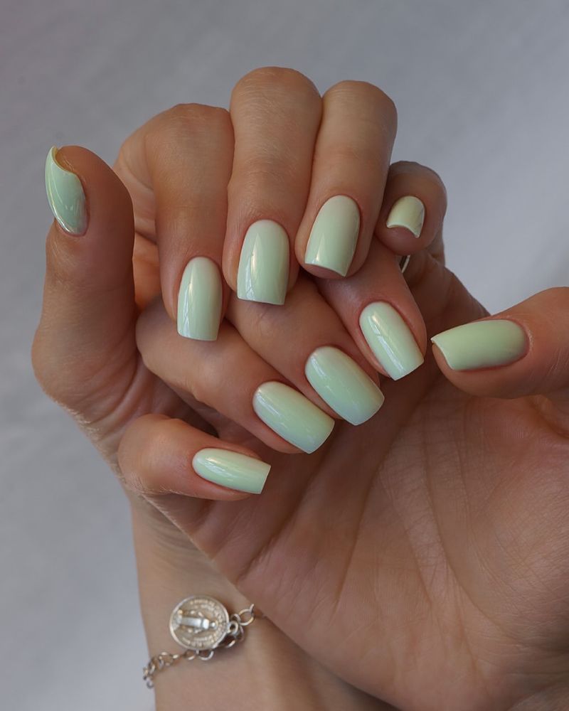 minty green nails, gel manicure