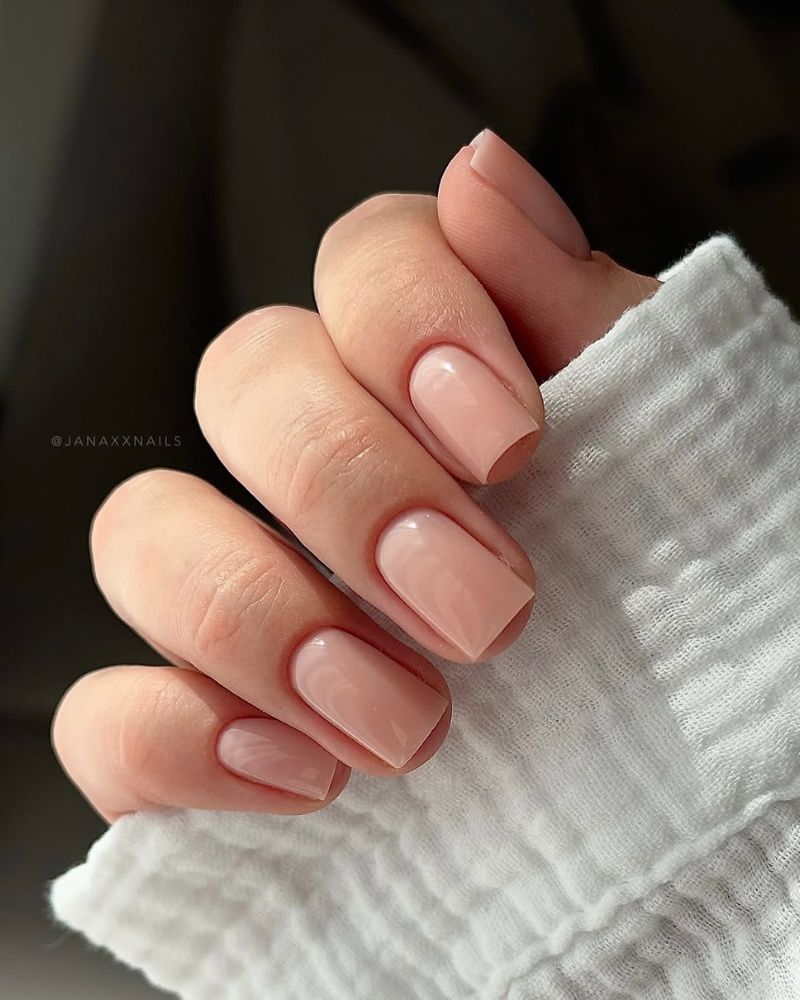 clean nude short square nails