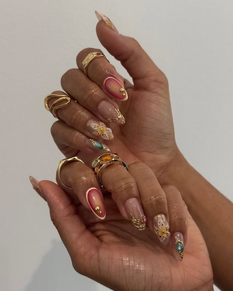 simple nails for summer with gold design