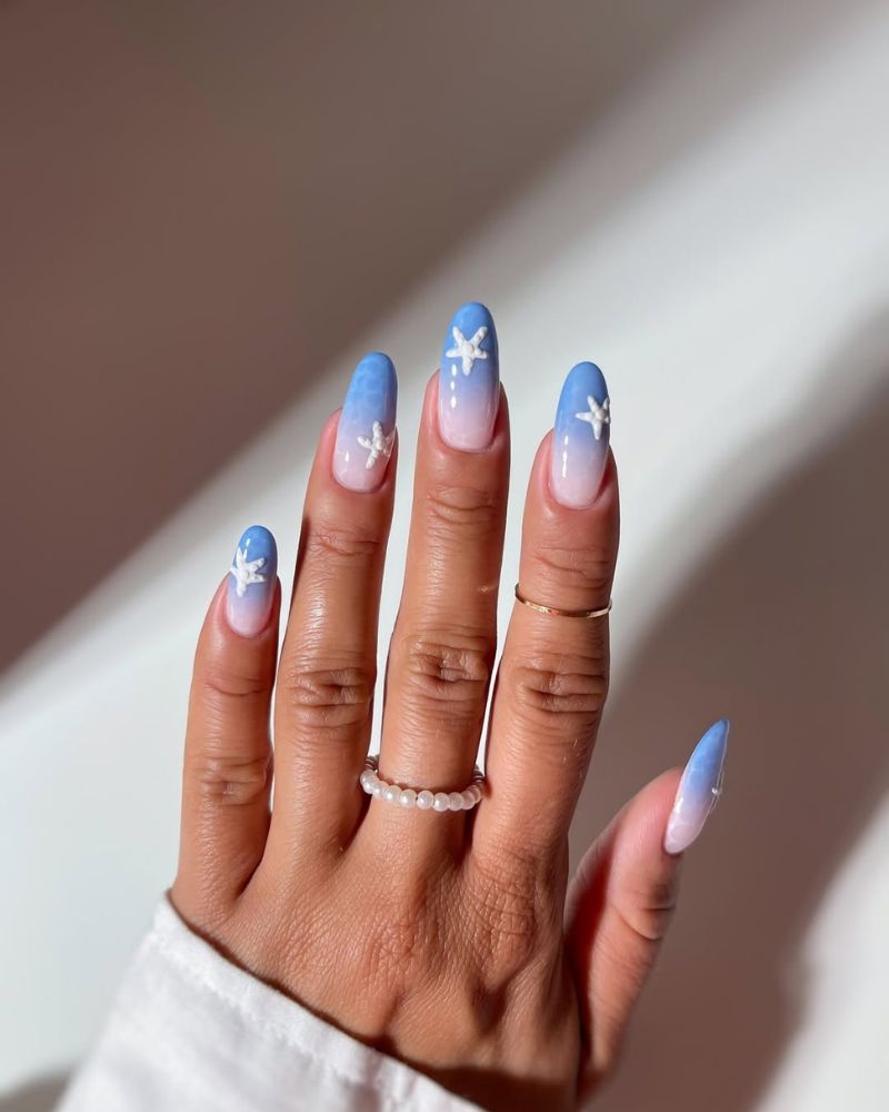 simple beachy nail art idea with blue ombre