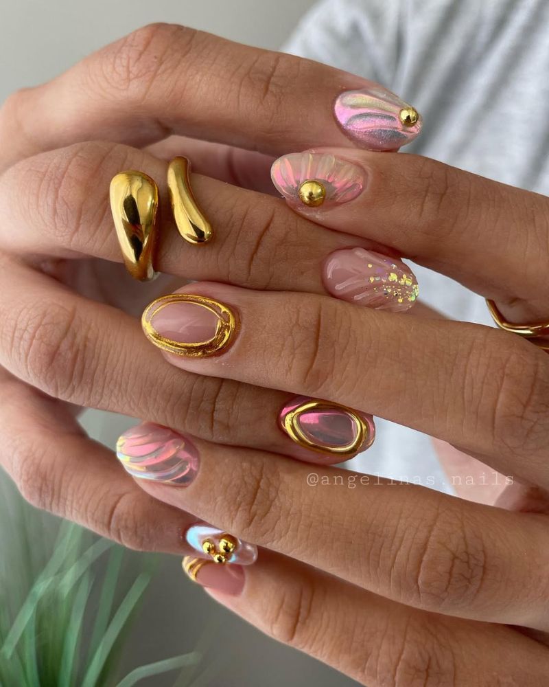 short summer nails with pink chrome and gold accents