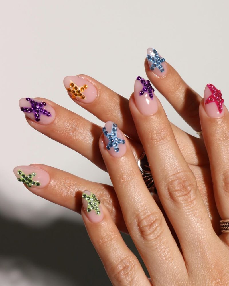 clean base with colorful seastars for beachy inspo