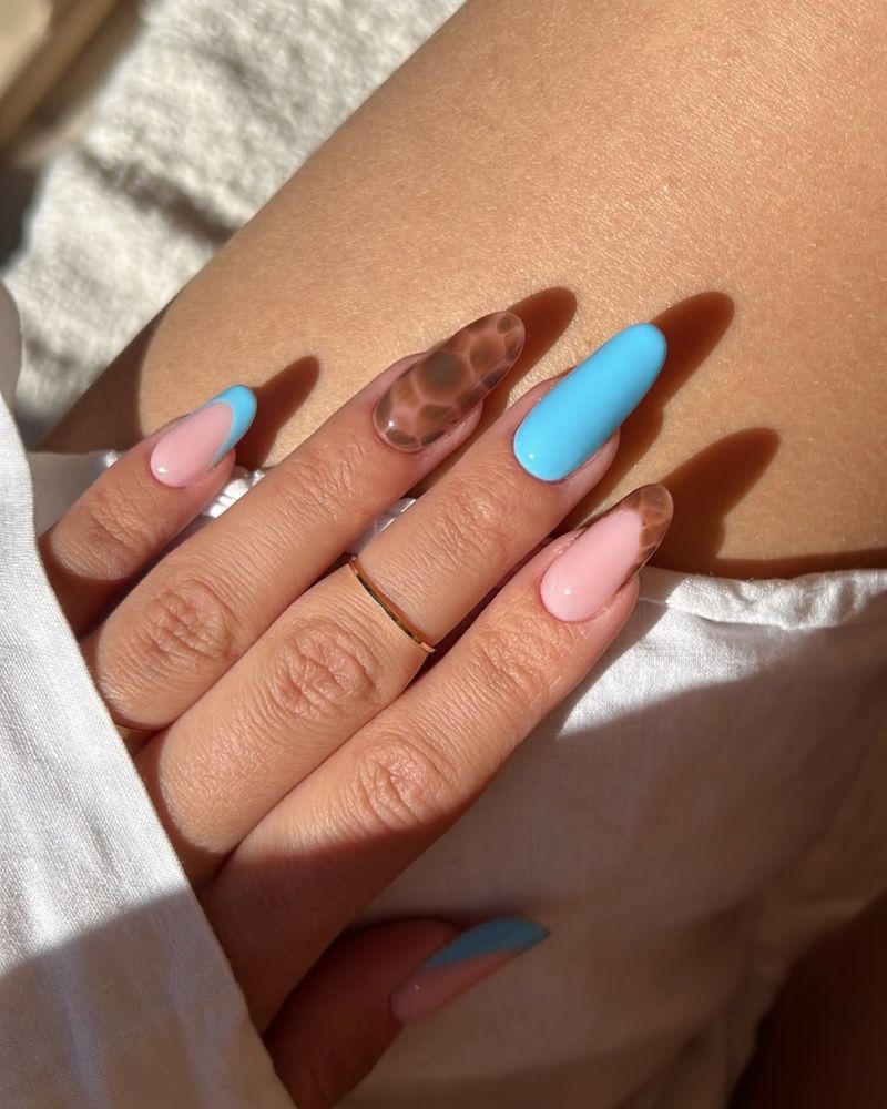 blue nails with turtle shell nail art for summer