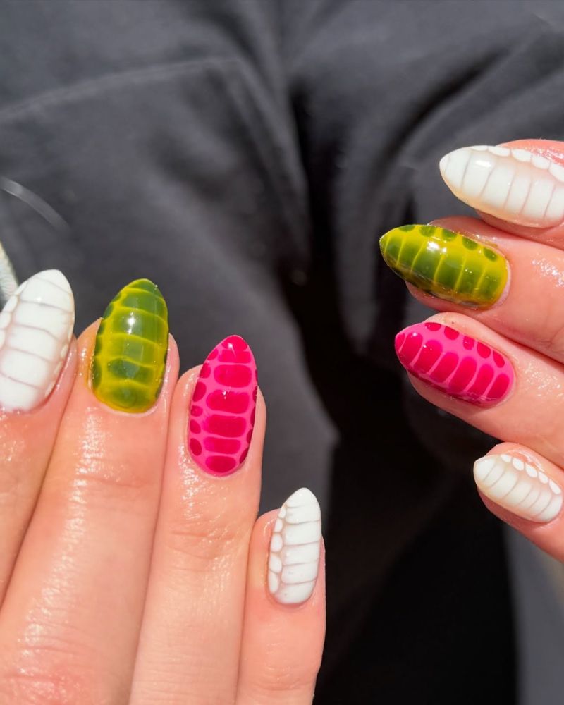 sculpted crocodile reptile texture nails in white olive and hot pink