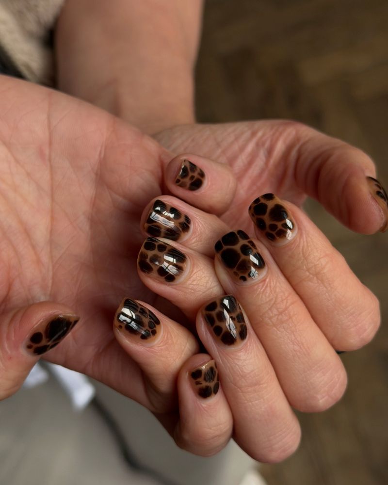 warm amber tortoiseshell short round nails fall ready