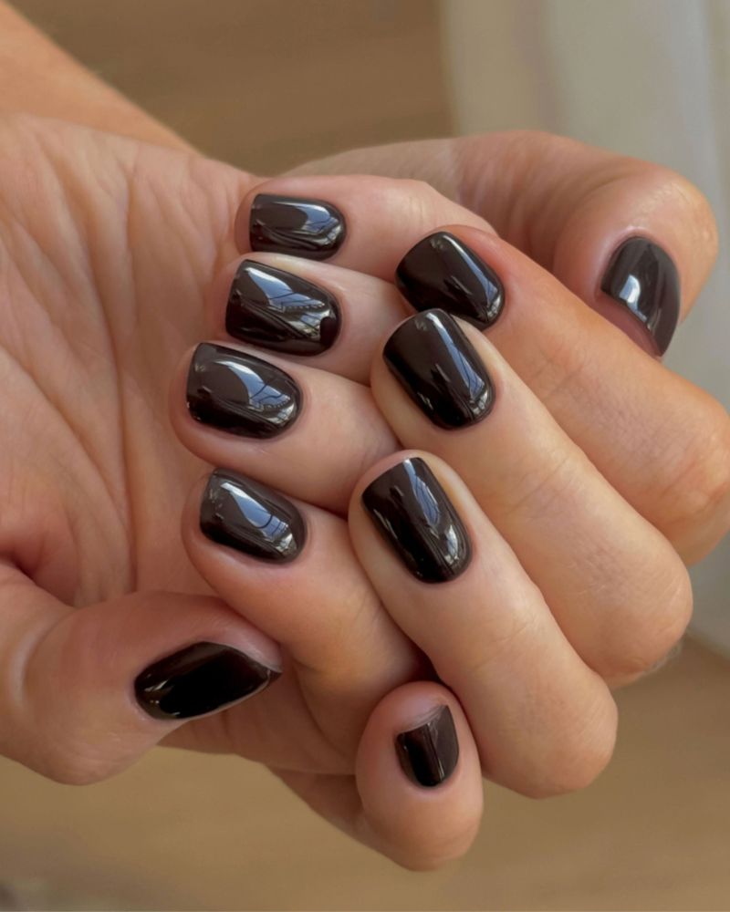 short square near black espresso dark brown nails very high gloss plain solid both hands closed fist