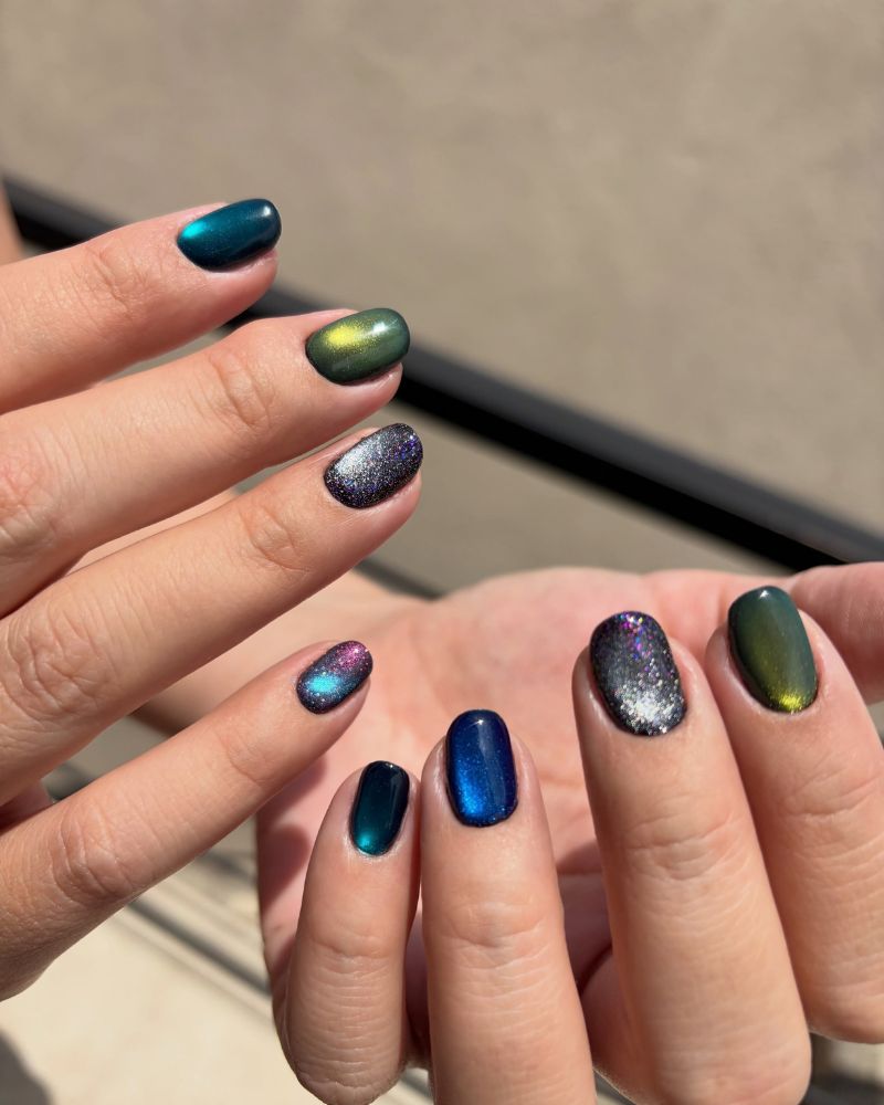 fall jelly nail set in deep teal navy and olive with cat eye and holographic glitter
